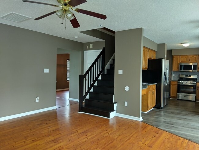 Building Photo - 811 Rilee Dr