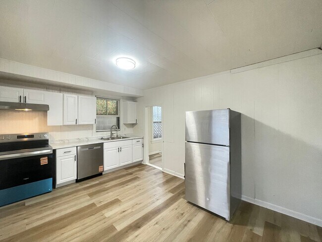 Building Photo - 475 Wilson St