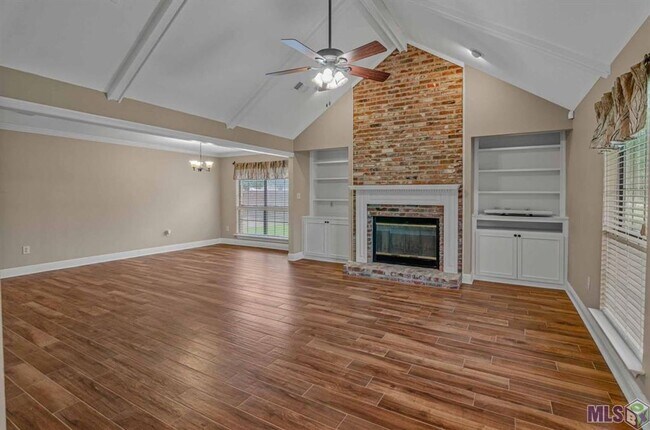 Building Photo - Charming 3 Bedroom 2 Bath House located in Central, La