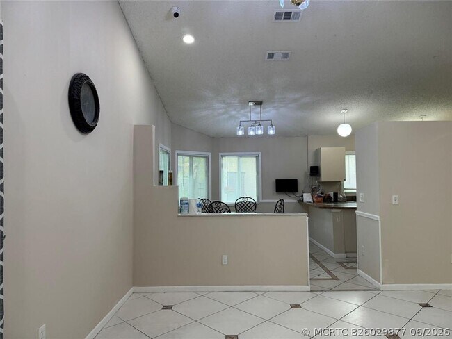 Foto del edificio - 1038 W Jasmine Ln