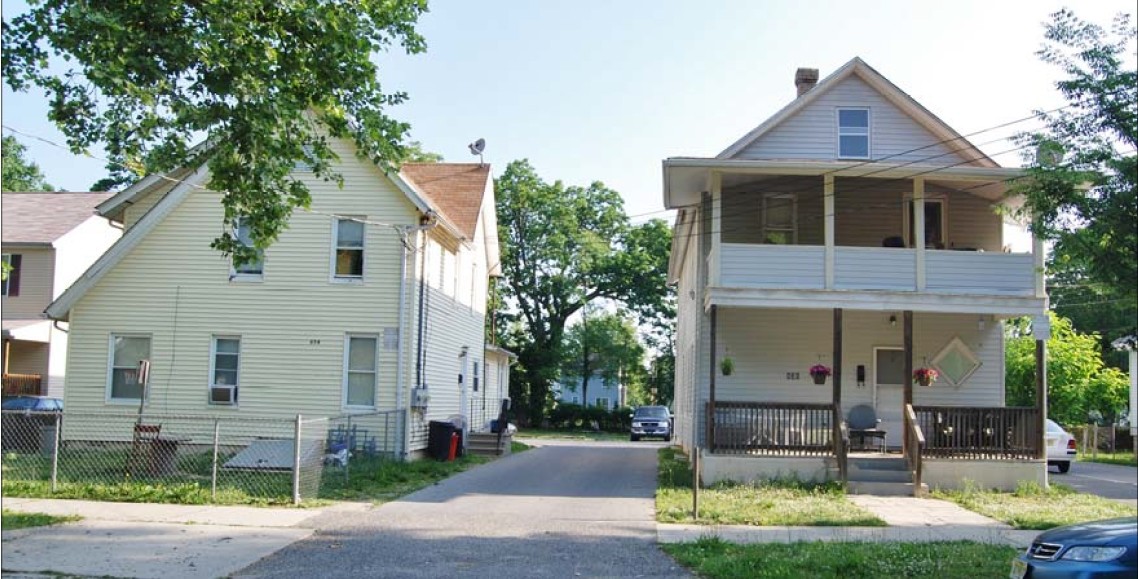 Primary Photo - 834-836 E Peach St