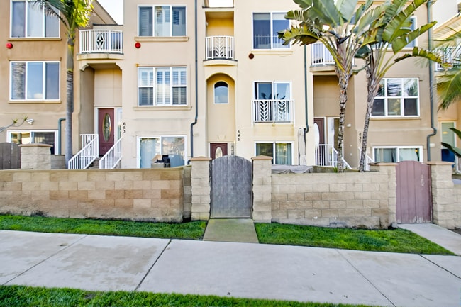 Building Photo - Steps from the Sand - Pacific Beach Townhome, Offered Fully or Partially Furnished