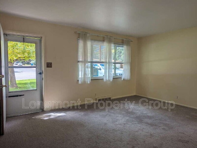 Building Photo - 3205 Moorhead Ave