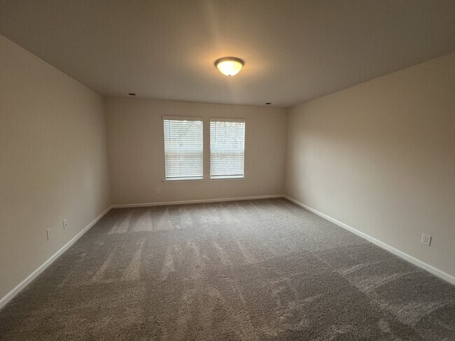 Building Photo - Modern 3 Bedroom Townhouse with Pool Acces...