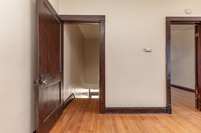 Foto del edificio - 4989 Arsenal St