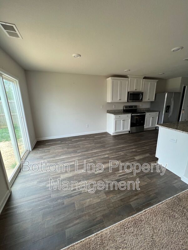 Building Photo - 608 Frosty Way