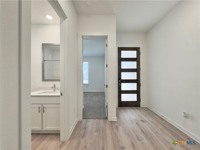 Building Photo - 2109 Gabriels Horn Rd