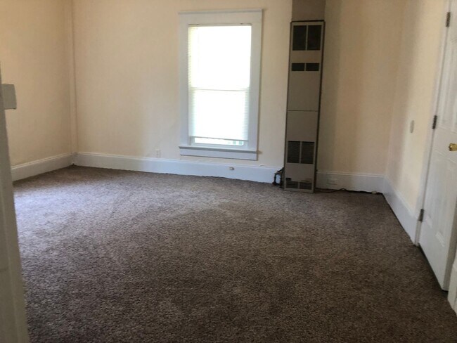 Building Photo - MOVE-IN READY!