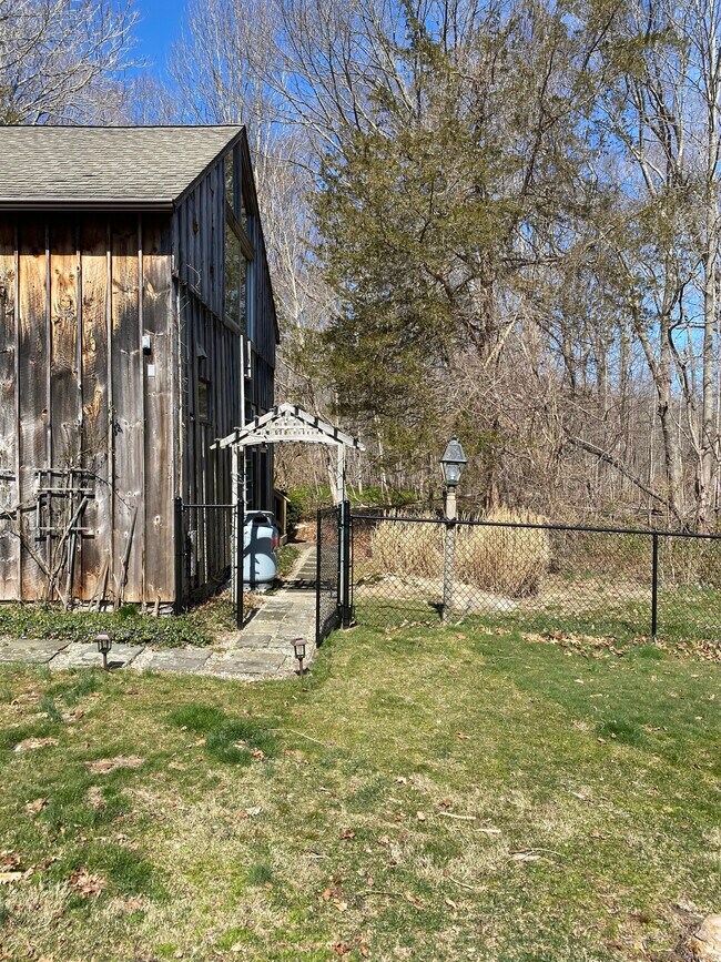 Foto del edificio - 475 Warpas Rd