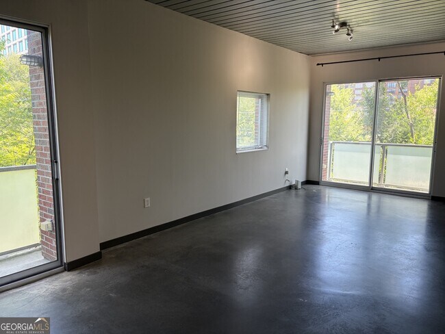 Foto del edificio - 620 Glen Iris Dr NE