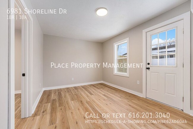 Foto del edificio - 6981 Shoreline Dr