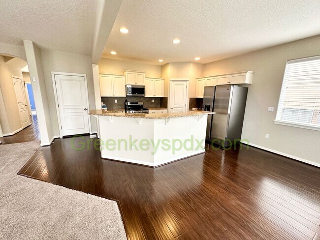 Foto del edificio - Gorgeous 3-Bedroom 2.5-Bathroom House with...