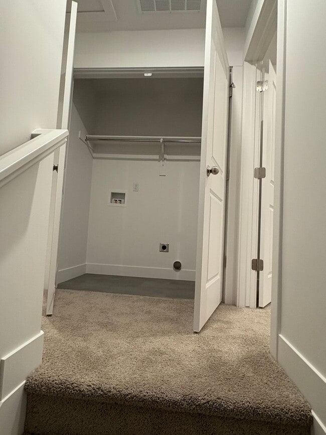 Building Photo - Charming 3BR Townhome in Eagle Mountain