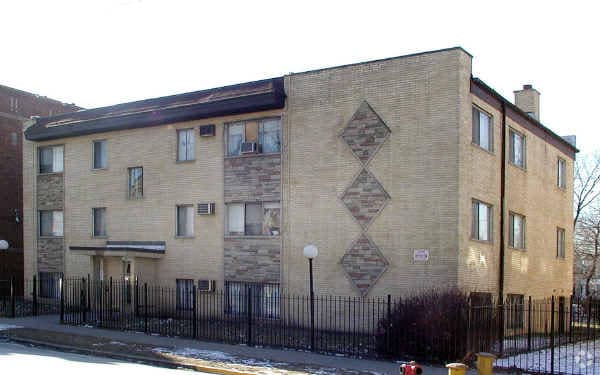 Building Photo - Chatam II
