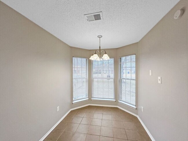 Foto del edificio - 6907 Amanda Dr N