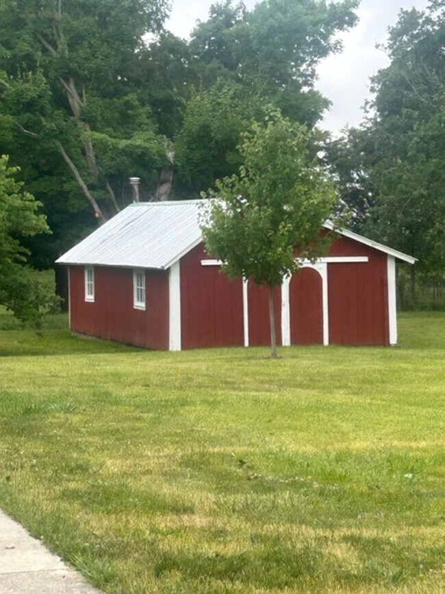 Building Photo - 5355 E 700 S