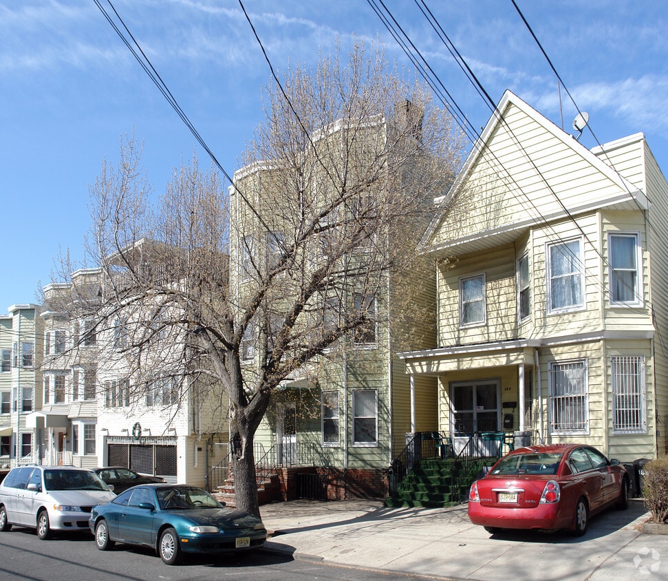 148 HIGHLAND Ave, Journal Square, NJ 07306 Apartments in Journal