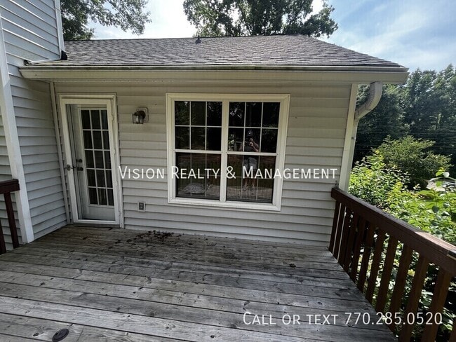Building Photo - 64 Wooddale Ln