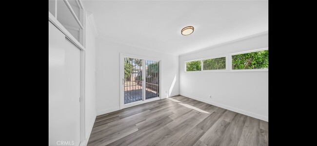 Foto del edificio - 637 W Fernfield Dr