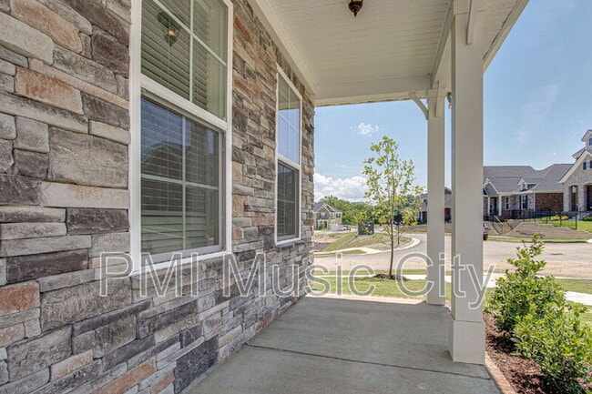 Foto del edificio - 5024 Sunflower Ln