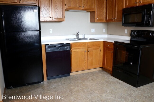 Building Photo - 2010 Village Dr