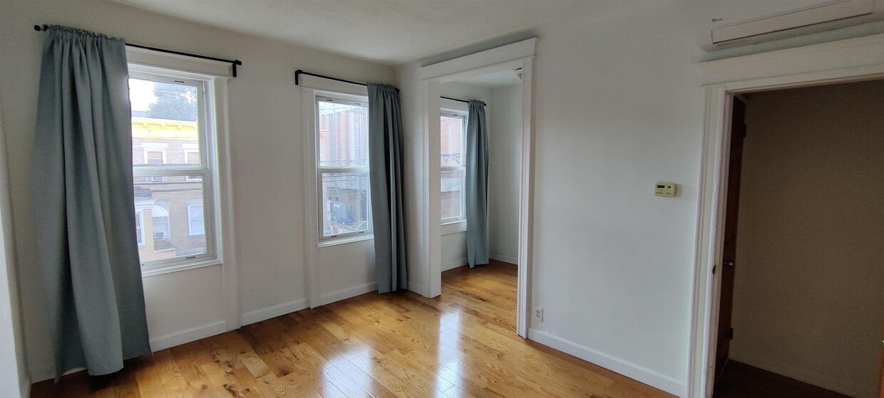 Foto principal - 126 57th St