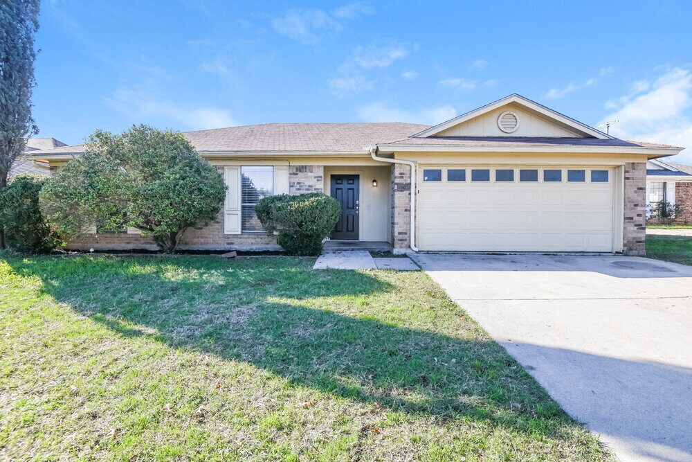 7908 Gladewater Dr, Edgecliff Village, TX 76134 House Rental in