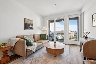 Building Photo - Somi