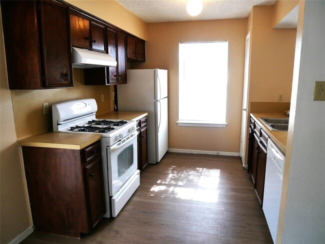 Building Photo - 2005 Old W Pl