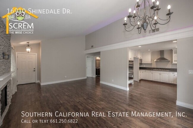Foto del edificio - Updated Three Bedroom Townhouse in Canyon ...