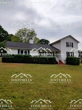 Building Photo - 213 Lake Forest Cir