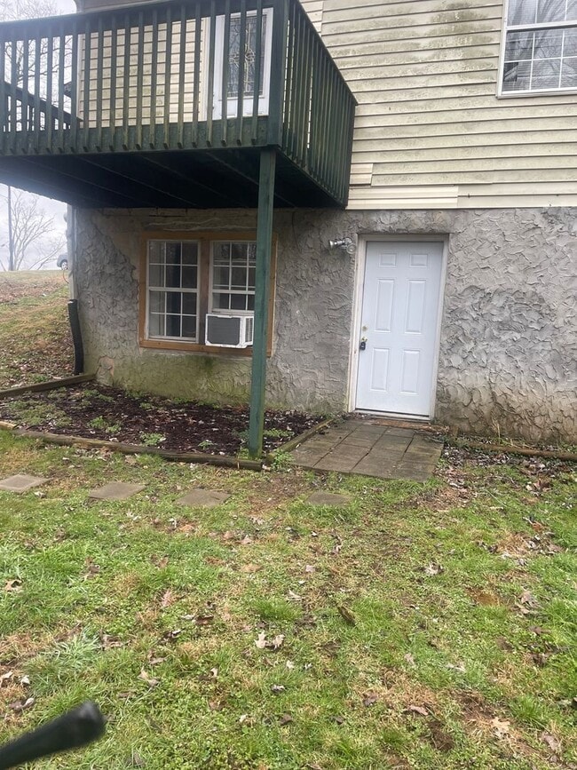 Building Photo - 108 Hunter Cir