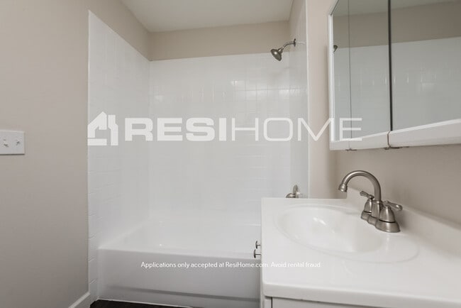 Building Photo - HOME FOR RENT!!