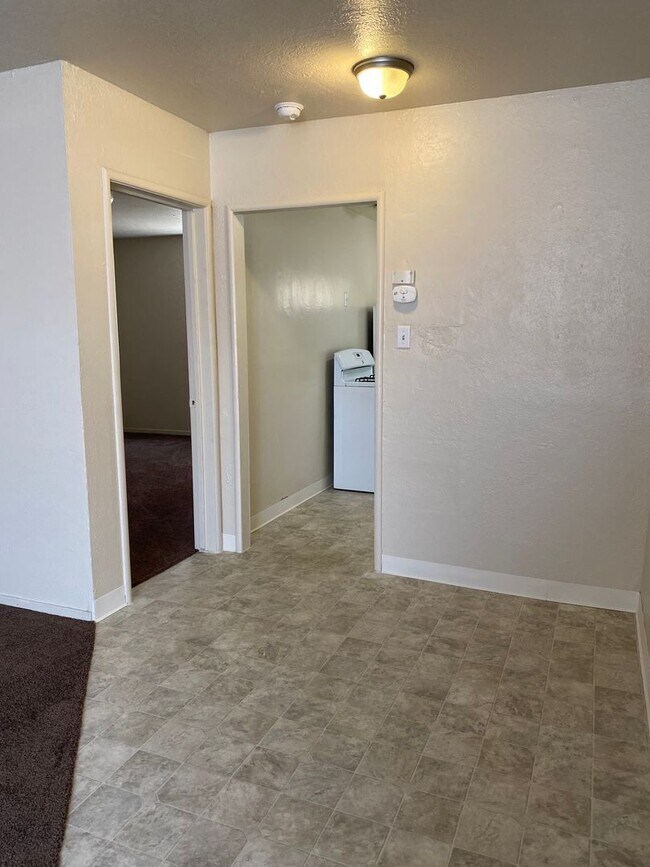 Foto del edificio - 1 bedroom 1 bath Duplex Located in Atwater!!