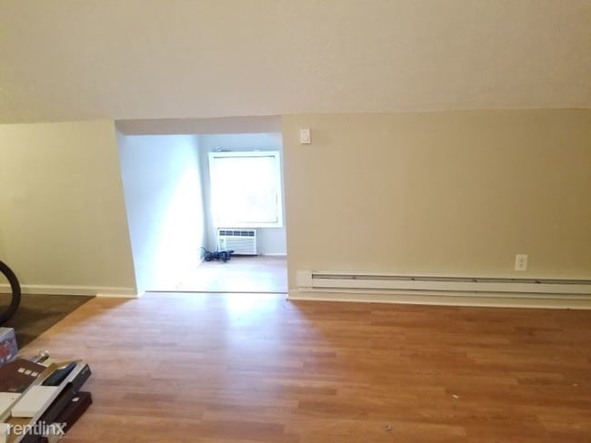 Building Photo - 1 br, 1 bath Apartment - 270 Archer st B