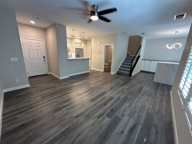 Foto del edificio - Stunning 3 Bedroom, 2.5 Bath Townhome / Be...