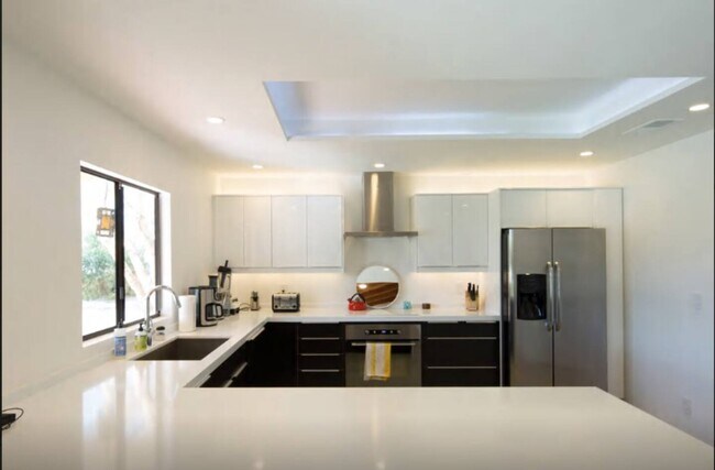 Open kitchen, dining room, and living room perfect for groups - 77725 Robin Rd