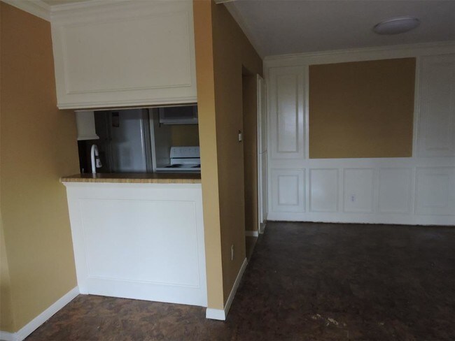 Building Photo - 7200 Clarewood Dr