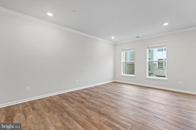 Building Photo - 2400 Stella Pl