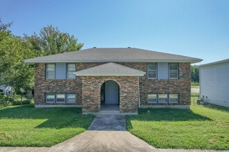 Building Photo - 493-495 Perrey Dr