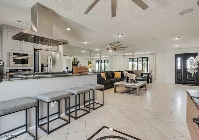 Building Photo - 340 Palo Verde Dr