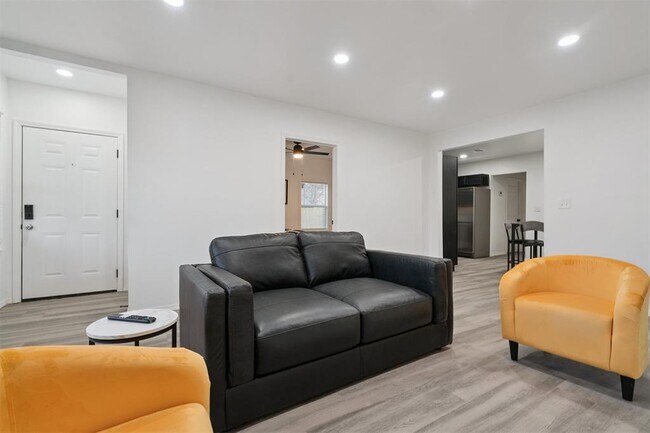 Foto del edificio - 1200 NE 17th St