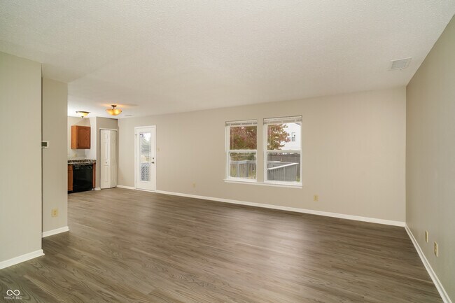 Building Photo - 31 Snowflake Cir
