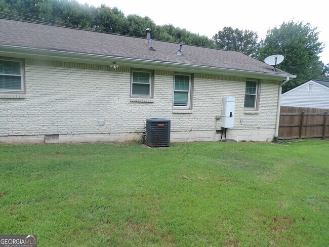 Foto del edificio - 335 Bay Creek Rd