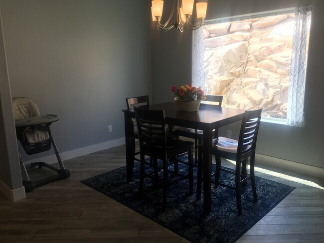 Building Photo - Pet-friendly! Beautiful Vermillion Home!