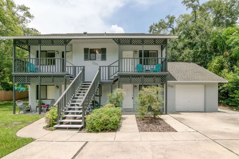 Primary Photo - 2201 Henderson Dr