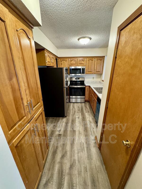 Building Photo - 2515 Crestline Ct
