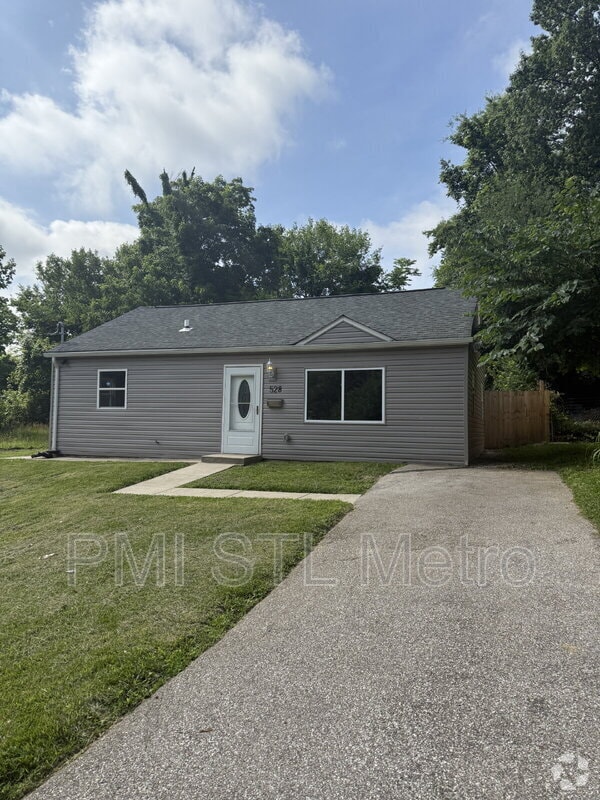 Building Photo - 528 Royal Ave