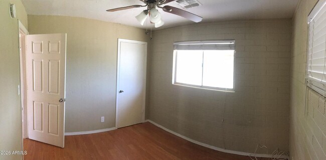 Foto del edificio - 7447 W Becker Ln