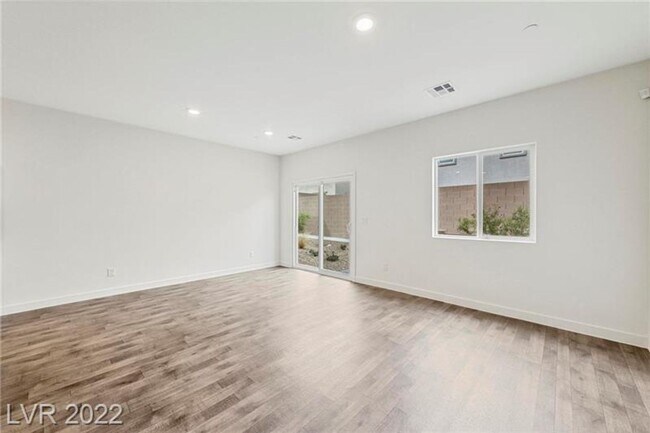 Building Photo - Henderson three bedroom with attached garage!